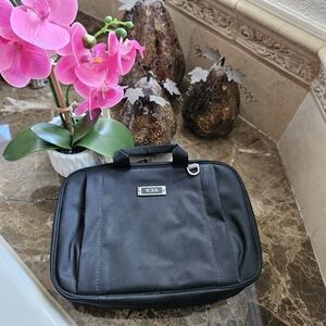 Tumi Black Toiletry Bag Excellent Condition